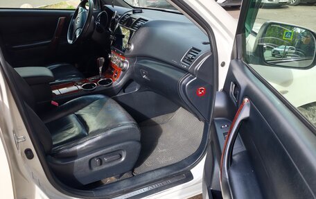 Toyota Highlander III, 2011 год, 2 100 000 рублей, 10 фотография