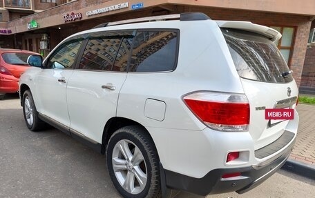 Toyota Highlander III, 2011 год, 2 100 000 рублей, 8 фотография