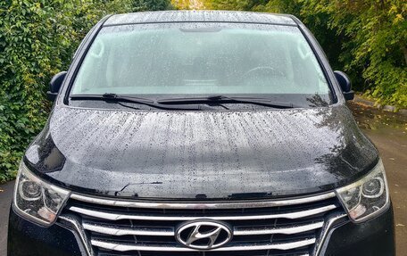 Hyundai Grand Starex Grand Starex I рестайлинг 2, 2020 год, 3 700 000 рублей, 2 фотография