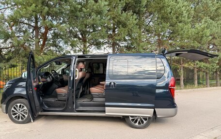 Hyundai Grand Starex Grand Starex I рестайлинг 2, 2020 год, 3 700 000 рублей, 4 фотография