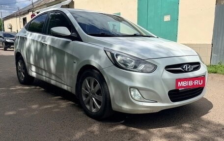Hyundai Solaris II рестайлинг, 2011 год, 670 000 рублей, 2 фотография
