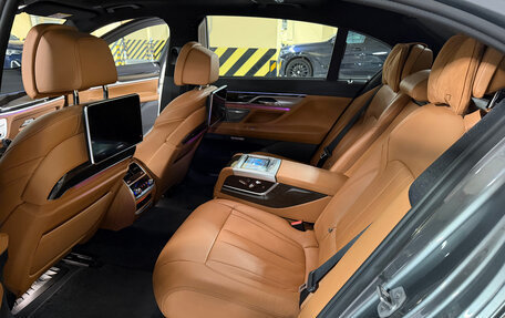 BMW 7 серия, 2016 год, 2 990 000 рублей, 18 фотография