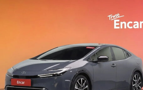Toyota Prius IV XW50, 2023 год, 3 133 000 рублей, 1 фотография