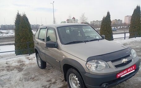 Chevrolet Niva I рестайлинг, 2016 год, 670 000 рублей, 3 фотография