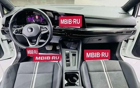 Volkswagen Golf VIII, 2021 год, 2 074 000 рублей, 14 фотография