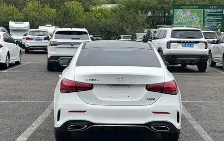 Mercedes-Benz A-Класс, 2023 год, 1 790 000 рублей, 5 фотография