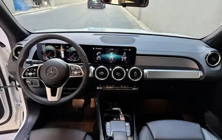 Mercedes-Benz GLB, 2023 год, 1 990 000 рублей, 10 фотография