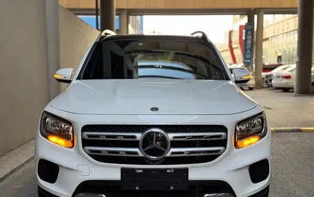 Mercedes-Benz GLB, 2023 год, 1 990 000 рублей, 2 фотография