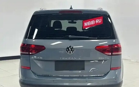Volkswagen Touran III, 2023 год, 1 690 000 рублей, 5 фотография