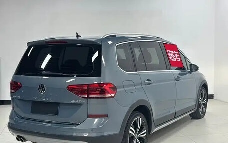 Volkswagen Touran III, 2023 год, 1 690 000 рублей, 4 фотография