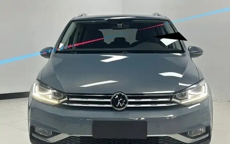 Volkswagen Touran III, 2023 год, 1 690 000 рублей, 2 фотография