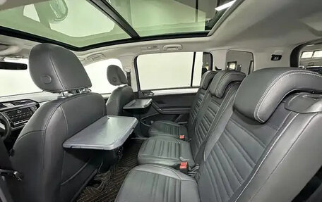 Volkswagen Touran III, 2023 год, 1 690 000 рублей, 17 фотография