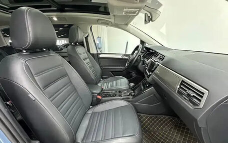 Volkswagen Touran III, 2023 год, 1 690 000 рублей, 16 фотография