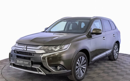 Mitsubishi Outlander III рестайлинг 3, 2021 год, 2 675 000 рублей, 1 фотография