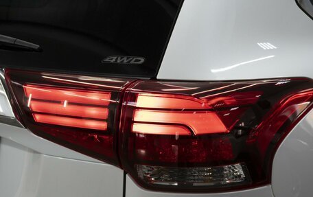 Mitsubishi Outlander III рестайлинг 3, 2015 год, 2 330 000 рублей, 10 фотография