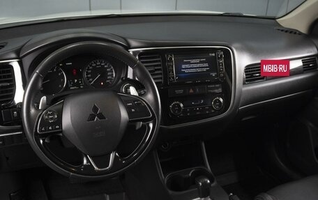 Mitsubishi Outlander III рестайлинг 3, 2015 год, 2 330 000 рублей, 11 фотография