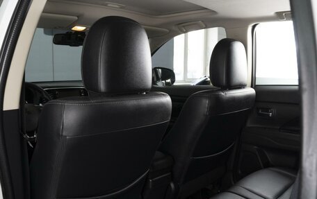 Mitsubishi Outlander III рестайлинг 3, 2015 год, 2 330 000 рублей, 16 фотография
