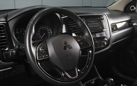 Mitsubishi Outlander III рестайлинг 3, 2015 год, 2 330 000 рублей, 17 фотография