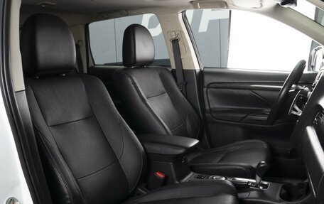 Mitsubishi Outlander III рестайлинг 3, 2015 год, 2 330 000 рублей, 13 фотография