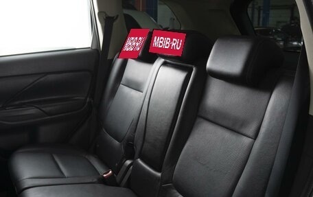 Mitsubishi Outlander III рестайлинг 3, 2015 год, 2 330 000 рублей, 15 фотография