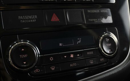 Mitsubishi Outlander III рестайлинг 3, 2015 год, 2 330 000 рублей, 25 фотография
