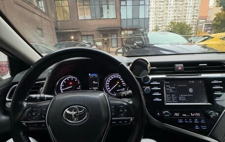 Toyota Camry, 2018 год, 1 650 000 рублей, 3 фотография