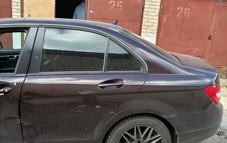 Mercedes-Benz C-Класс, 2011 год, 700 000 рублей, 8 фотография