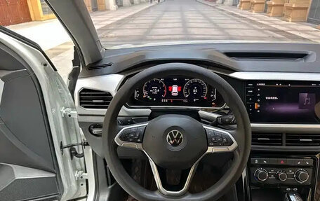Volkswagen T-Cross I, 2022 год, 1 317 003 рублей, 9 фотография