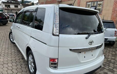 Toyota ISis I, 2014 год, 1 230 000 рублей, 5 фотография