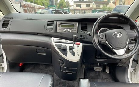 Toyota ISis I, 2014 год, 1 230 000 рублей, 8 фотография