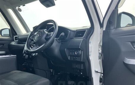 Toyota Roomy I, 2023 год, 1 070 000 рублей, 8 фотография