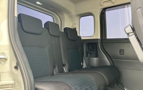 Toyota Roomy I, 2023 год, 1 070 000 рублей, 13 фотография