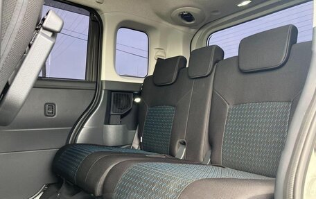 Toyota Roomy I, 2023 год, 1 070 000 рублей, 12 фотография