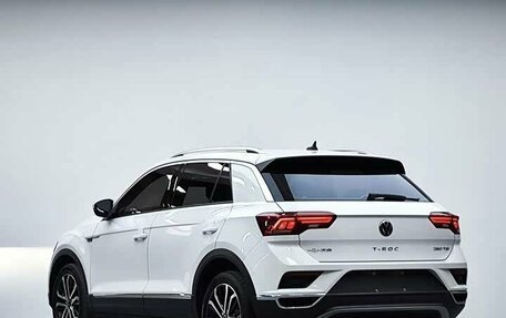 Volkswagen T-Roc I, 2023 год, 1 860 000 рублей, 5 фотография