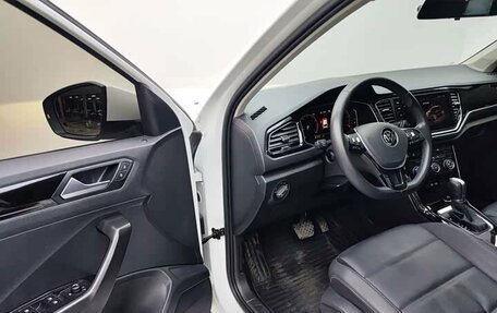 Volkswagen T-Roc I, 2023 год, 1 860 000 рублей, 7 фотография