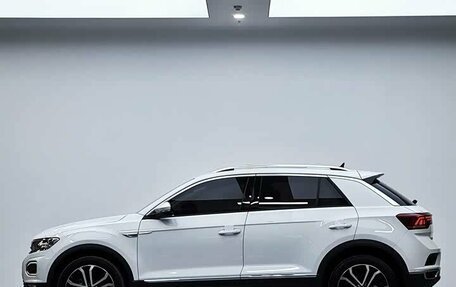Volkswagen T-Roc I, 2023 год, 1 860 000 рублей, 6 фотография