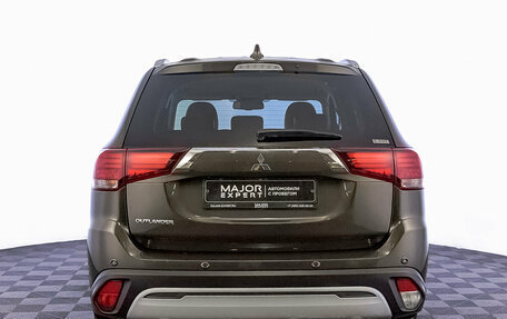Mitsubishi Outlander III рестайлинг 3, 2021 год, 2 675 000 рублей, 6 фотография