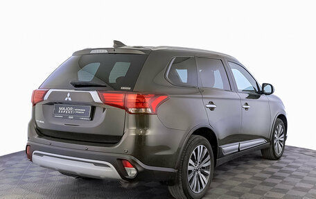 Mitsubishi Outlander III рестайлинг 3, 2021 год, 2 675 000 рублей, 5 фотография