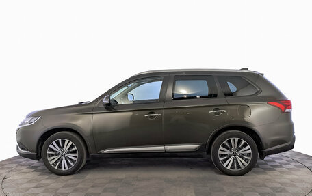 Mitsubishi Outlander III рестайлинг 3, 2021 год, 2 675 000 рублей, 8 фотография