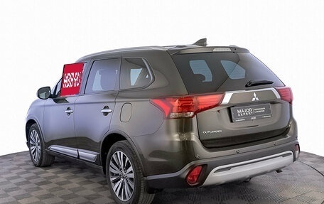 Mitsubishi Outlander III рестайлинг 3, 2021 год, 2 675 000 рублей, 7 фотография