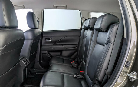 Mitsubishi Outlander III рестайлинг 3, 2021 год, 2 675 000 рублей, 18 фотография