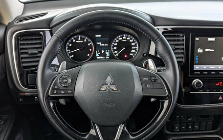 Mitsubishi Outlander III рестайлинг 3, 2021 год, 2 675 000 рублей, 21 фотография