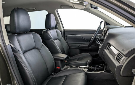 Mitsubishi Outlander III рестайлинг 3, 2021 год, 2 675 000 рублей, 23 фотография