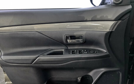 Mitsubishi Outlander III рестайлинг 3, 2021 год, 2 675 000 рублей, 19 фотография