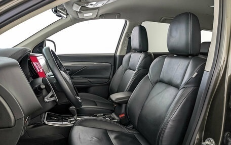 Mitsubishi Outlander III рестайлинг 3, 2021 год, 2 675 000 рублей, 20 фотография