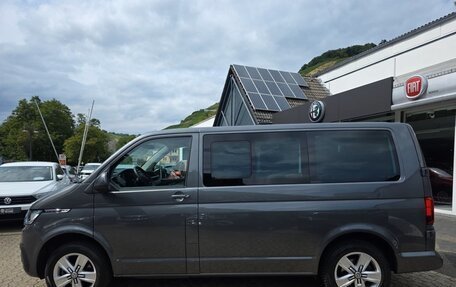 Volkswagen Caravelle T6 рестайлинг, 2022 год, 4 450 000 рублей, 2 фотография