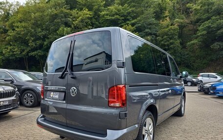 Volkswagen Caravelle T6 рестайлинг, 2022 год, 4 450 000 рублей, 5 фотография
