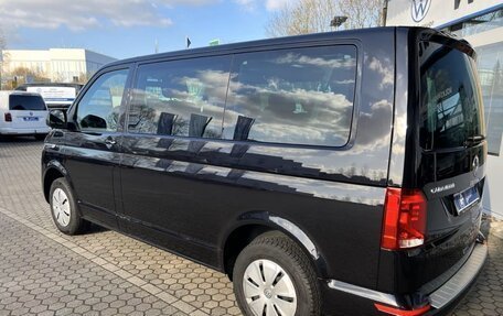 Volkswagen Caravelle T6 рестайлинг, 2023 год, 4 600 000 рублей, 3 фотография