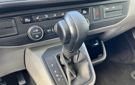 Volkswagen Caravelle T6 рестайлинг, 2023 год, 4 600 000 рублей, 9 фотография