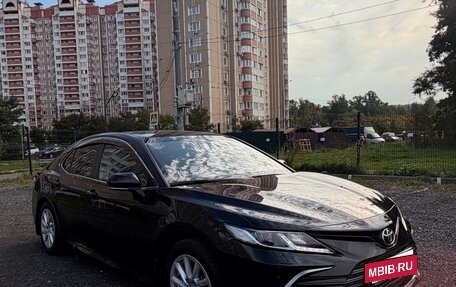 Toyota Camry, 2021 год, 3 200 000 рублей, 2 фотография